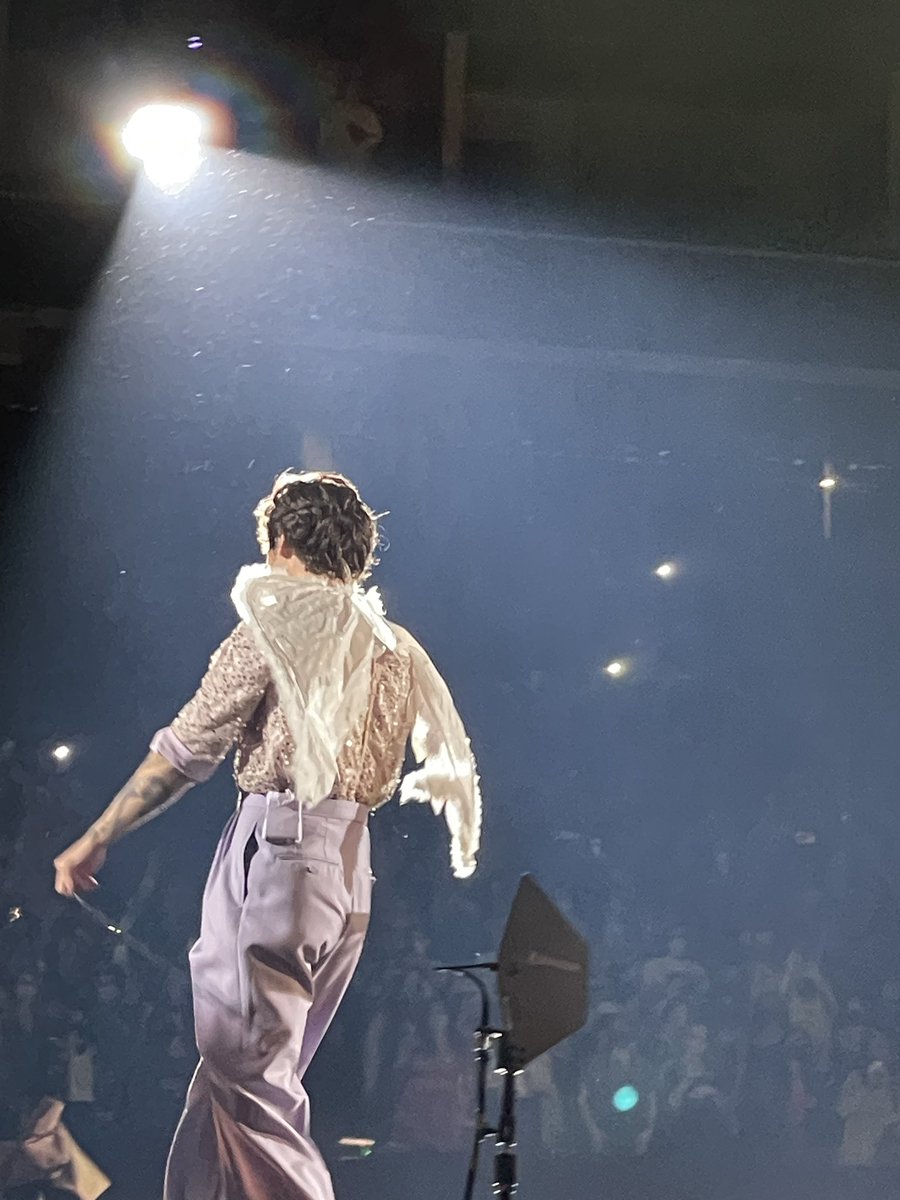 CRIMINAL <a href="/Harry_Styles/">Harry Styles.</a>