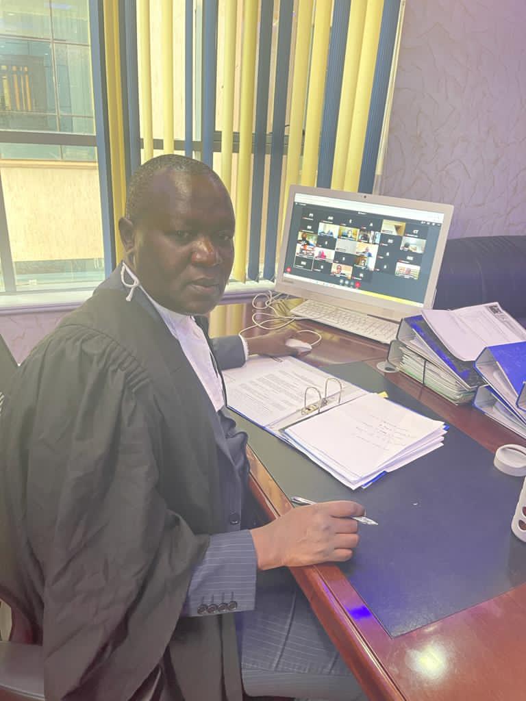 richyosu's tweet photo. "The wise who refuse to rule should prepare to suffer the rule of idiots"
~Socrates.
We appreciate the bold step taken by scholar @ProfOjiendaTom to give kidumu residents the best leadership it deserves as their 3rd Senator. Let us rise up and be counted. He deserves our support https://t.co/Z9oLTtnNdD