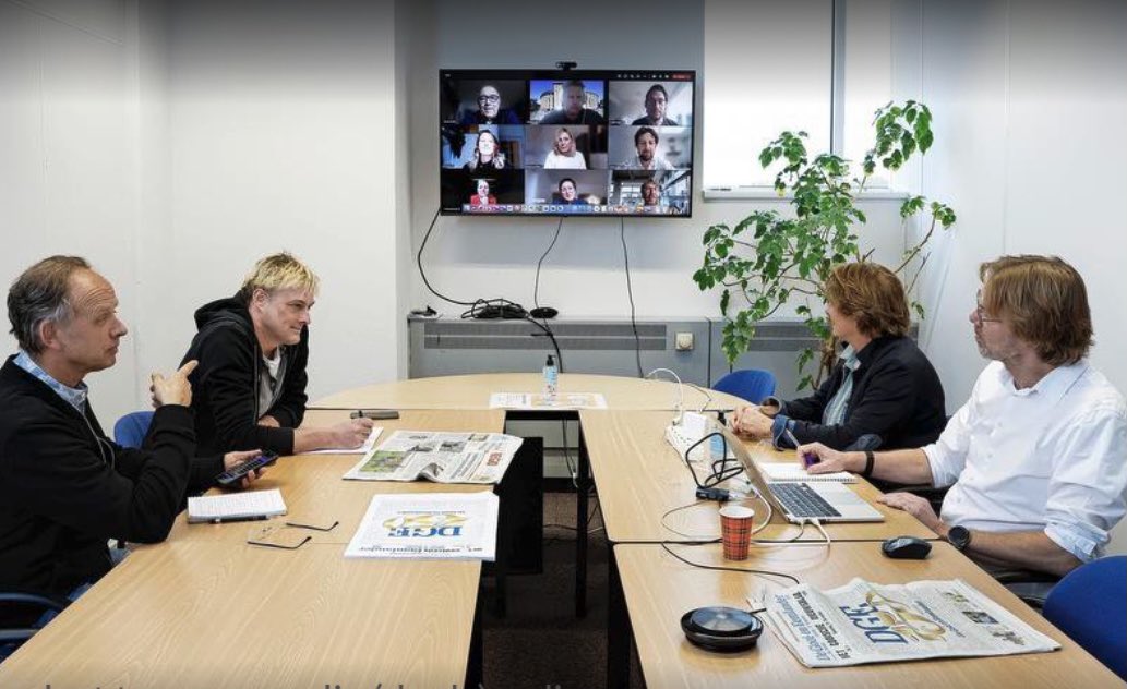 De Gooi- en Eemlander bestaat 150 jaar: de redactie in de jaren 30 en de redactie nu.