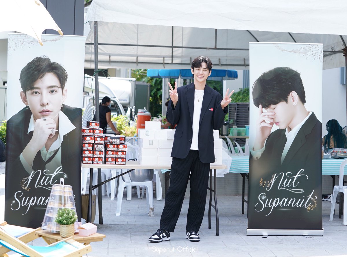 SupanutOfficial's tweet photo. Food Support จากแอเรียสxศุภณัฐ คร้าบ
วันนี้ถ่ายผมกับผีในห้องยาวเลย
ส่งกำลังใจ และเติมพลังให้นะคร้าบบบ
#SPNFoodSupport
#supanut #myaries
#ผมกับผีในห้อง https://t.co/yXFOnUeBwN