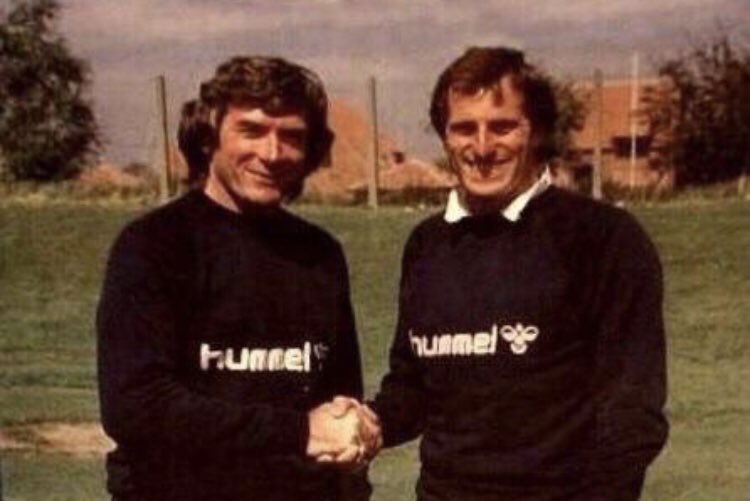 CLEMENCEofENGLAND (@clemenceofengl1) on Twitter photo In 1987 the two most naturally gifted goalkeepers of a generation were at <a href="/SpursOfficial/">Tottenham Hotspur</a> !!!! Pat Jennings and <a href="/RayClem1/">Ray Clemence</a> were consistently brilliant throughout my childhood years…. No fuss no histrionics just truly wonderful goalkeepers who made the job look oh so easy 🙌🏼⚽️ In 1987 the two most naturally gifted goalkeepers of a generation were at <a href="/SpursOfficial/">Tottenham Hotspur</a> !!!! Pat Jennings and <a href="/RayClem1/">Ray Clemence</a> were consistently brilliant throughout my childhood years…. No fuss no histrionics just truly wonderful goalkeepers who made the job look oh so easy 🙌🏼⚽️