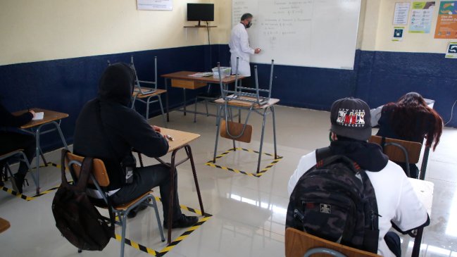 Cooperativa's tweet photo. A partir de marzo las clases presenciales serán obligatorias #CooperativaContigo https://t.co/6vdXaWHYlT https://t.co/mGBd0aDC0D