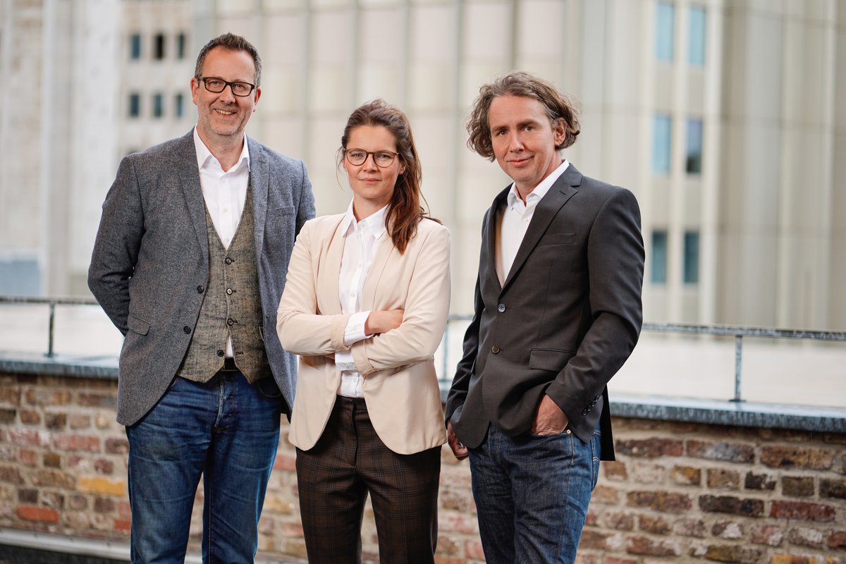 REC_Partners's tweet photo. REC Partners GmbH stellt Geschäftsführung neu auf: Unternehmensgründer Andreas Schlote zieht sich aus dem operativen Geschäft zurück. Christine Wisniewski und Georg Jetas rücken neben Holger Wille in die Geschäftsführung auf. Mehr: https://t.co/Tn8GdNsfM7 https://t.co/hdiudyAAsI