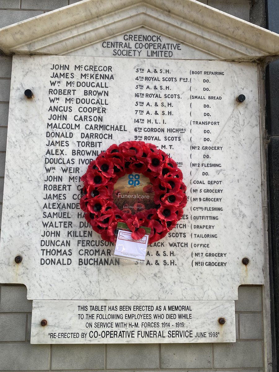Thank you to our friends <a href="/InverkipPrimary/">Inverkip Primary</a> as always for our very fitting Remembrance Day window display @Heather94017947 <a href="/PamelaMessFD/">Pamela Mess</a> <a href="/DavidEagleFD/">David Eagle</a> #LestWeForget #RemembranceDay2021