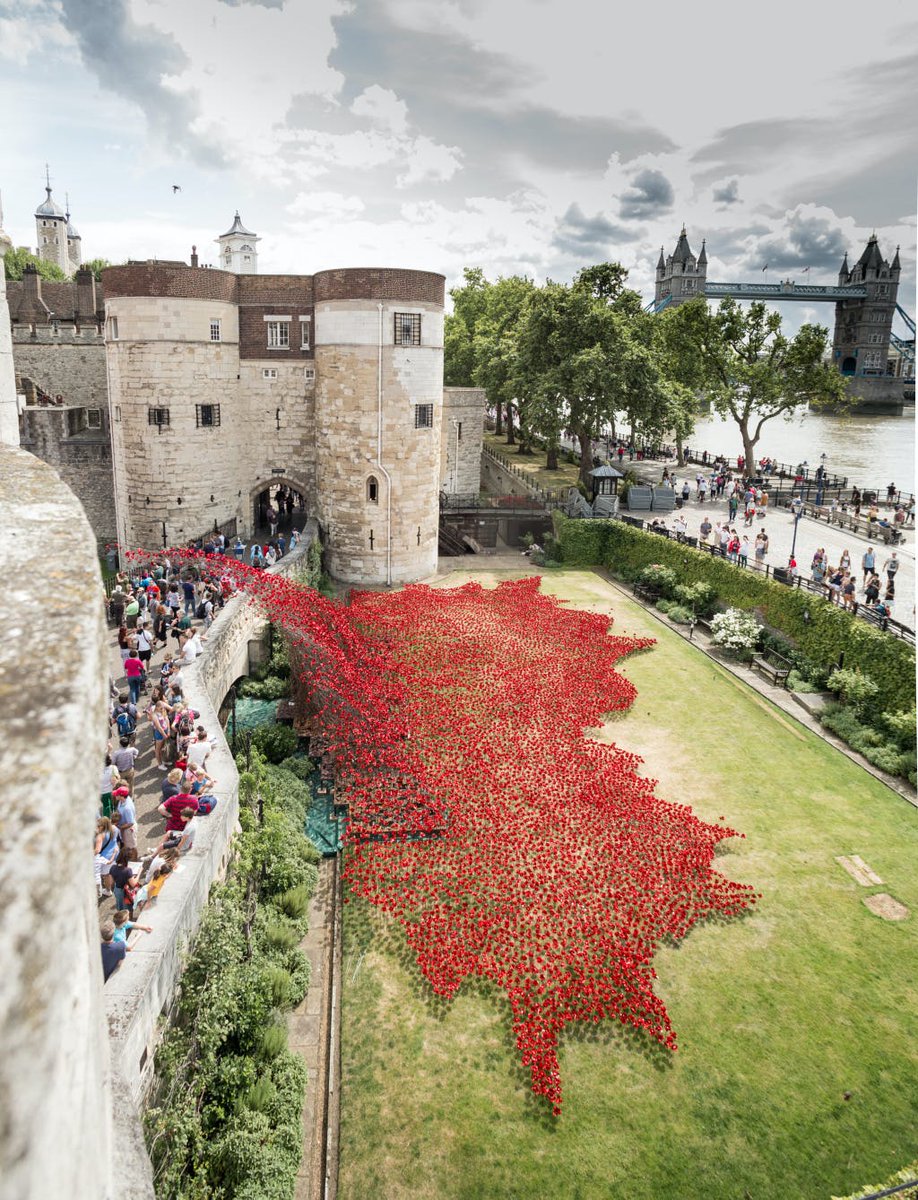 On the 11th hour, of the 11th day, of the 11th month, #WeWillRememberThem ❤️
#ArmisticeDay #TwoMinuteSilence