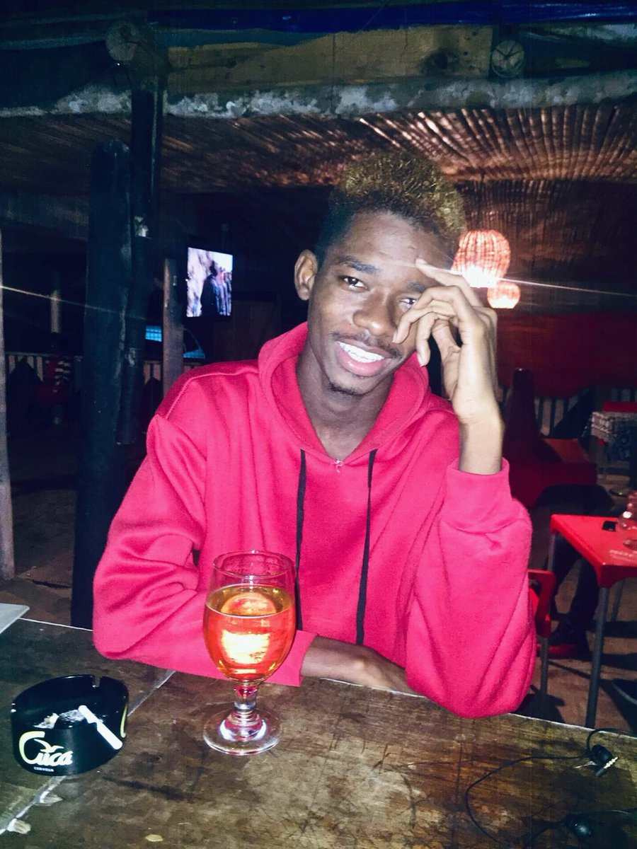 Buticario1's tweet photo. The Flag:                                      The Face: 

@Angolans_ @factosdabanda 
All our's🇦🇴 https://t.co/YnNHxNijty