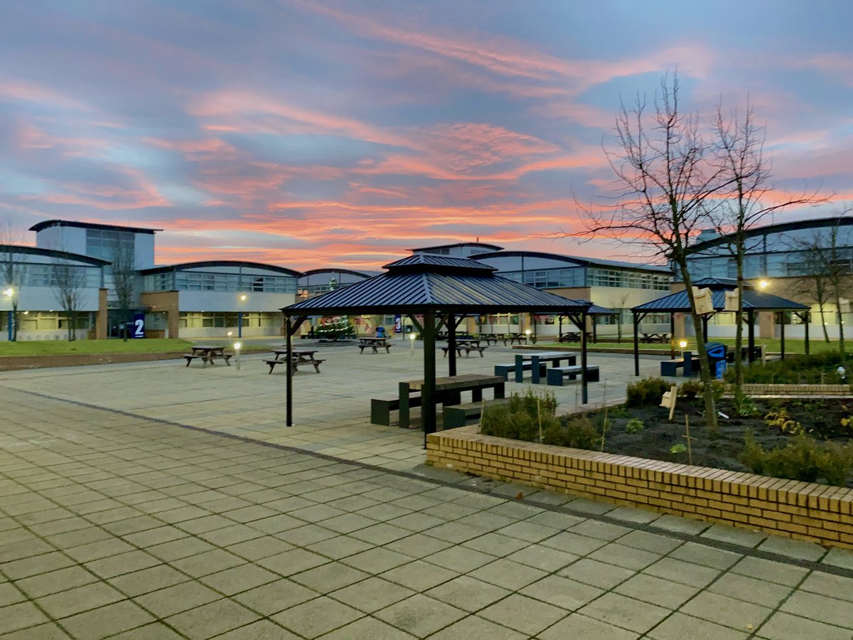 OppidanAlba's tweet photo. Love walking into work this morning #redskywarning @WestLoCollege @JackieGalbraith @snoopystewart @braidybrady https://t.co/WhUYfmLcen