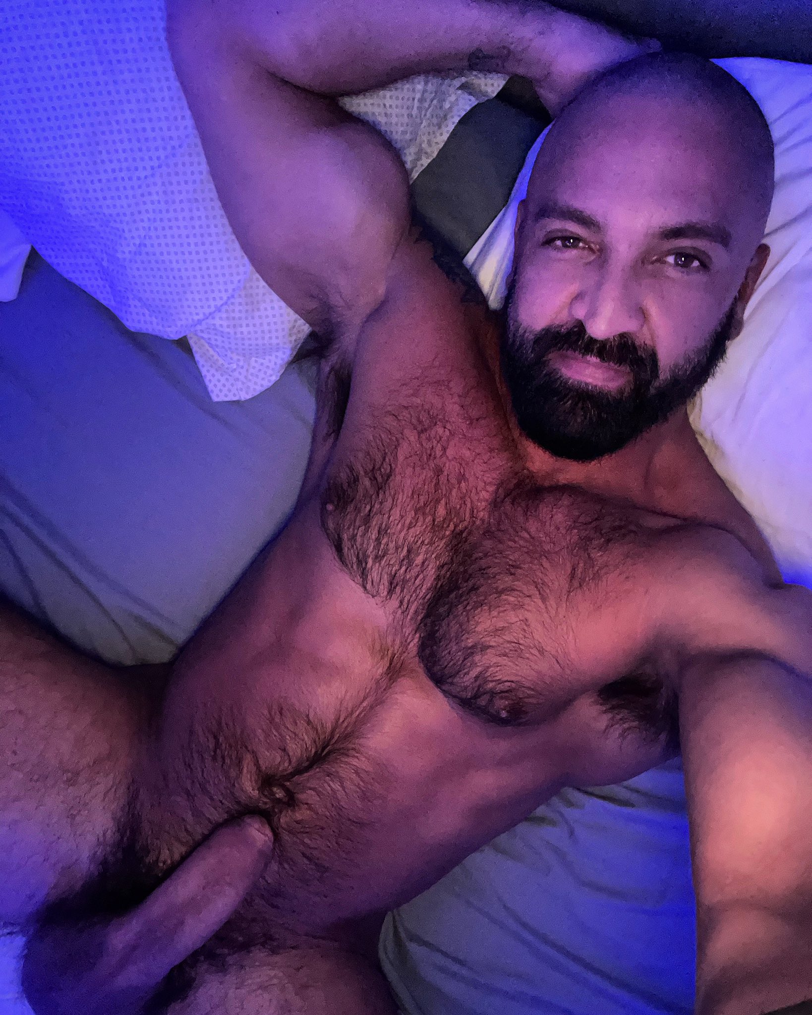 Who want to cuddle with daddy? https://t.co/SSdU4y4ZAm