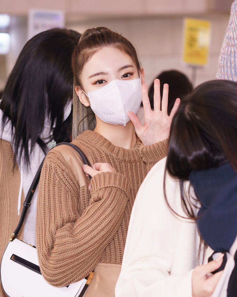 211109 ITZY GMP 있지 리아
#있지 #ITZY #리아 #최지수 #LIA 
<a href="/ITZYofficial/">ITZY</a>