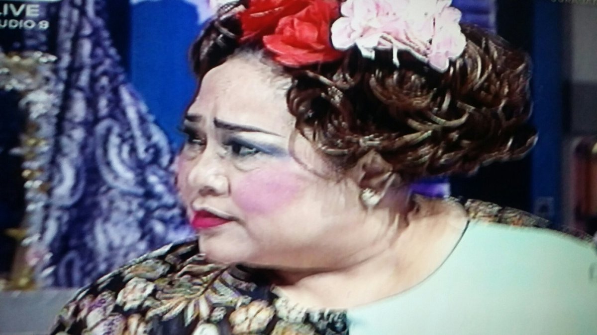 Srikandi114's tweet photo. @Srikandi2221 @Juragan11_indos Kan ngundng nya bkn skrg2 mbak..
aku jga tau msih ppkm
Mbak nunung #Juragan11 
blm tentu jga tau ke lok puncak
Dia kan dri solo sma dgn kita
Y mbak pasti bilg ke pendopo
Klo dia mo main ke villa👌

Ini kta baru bers mkn siang😀
Bis buat lap ritel..👍
#InsertToday 
Apple mbak..👍 https://t.co/69sPnpdqot