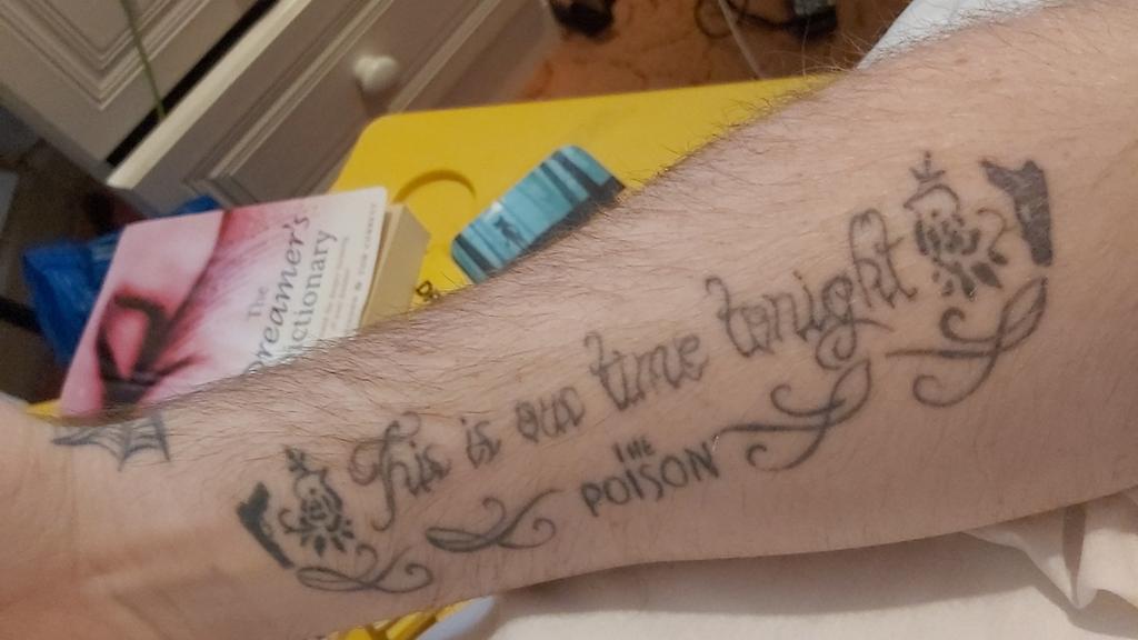 chayceswain's tweet photo. @bfmvofficial @WakingTheDem0n Roses need redoing 😅 look like birds 😝 https://t.co/yqsABmGy2Q