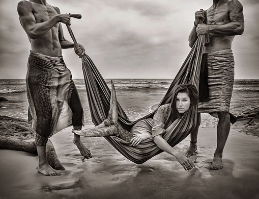 CymeLabs's tweet photo. Are you a fan of Contemporary Art? :) Sol del Rio organizes the re-visiones III fotographia. Don't miss it! 😍🎨

Explore the art's beauty > https://t.co/yD2xSAufOF

@Sand8826 © AlexisT.Edwards ©Linda Foard Roberts ©Luis FernandoPonce ©MichelRedon 
#art #Guatemala  #photography https://t.co/93WRjMRRte