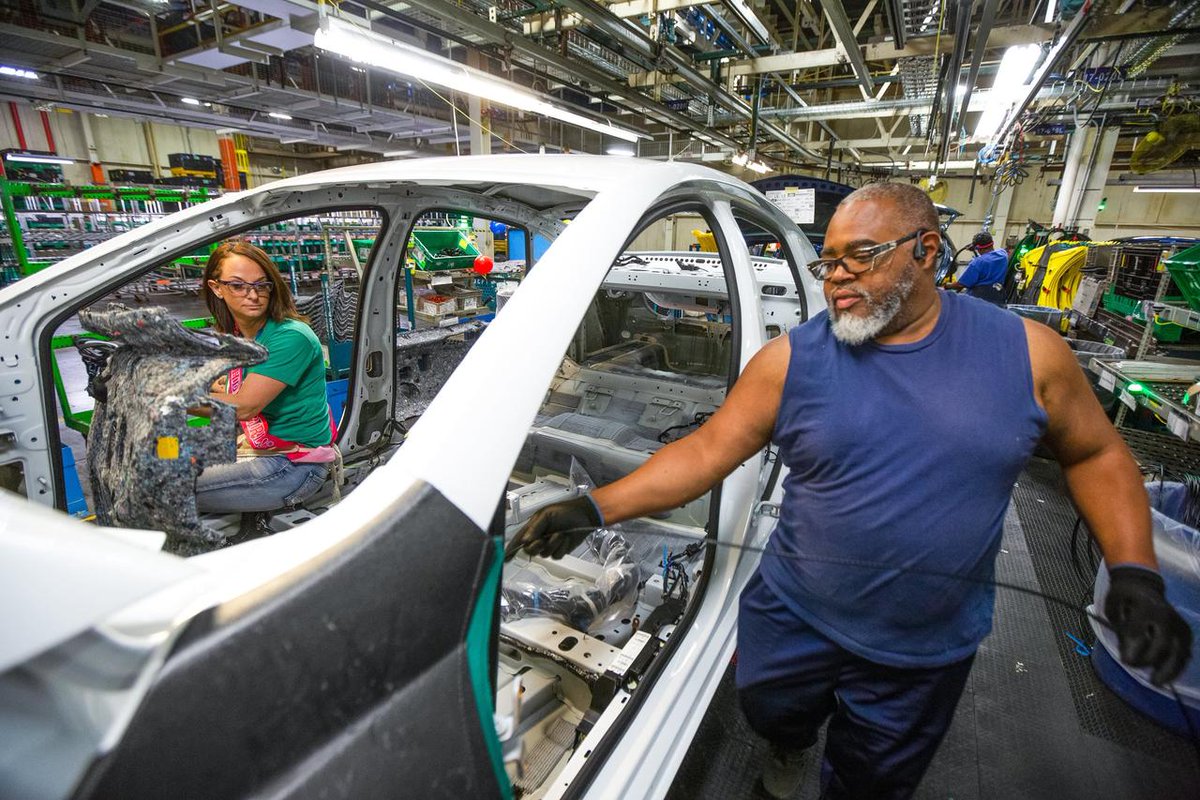 rpkampuchea's tweet image. #EEUU General Motors asegura que ahora hay 1 &quot;mejor flujo&quot; de semiconductores y que todas sus fábricas en América del Norte operan con normalidad. #GM #BetterFlow #Semis #AllPlants #NorthAmerica #Operating #Regularly