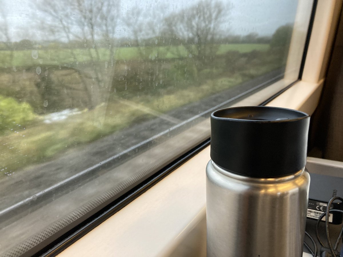 recordernaomi's tweet photo. Earlyish train to London - quite a while since I’ve done this, definitely in need of coffee today after rather a sleepless night 😴 #earlytrain #londonbound #poweredbycoffee https://t.co/oeeKuI7JH3