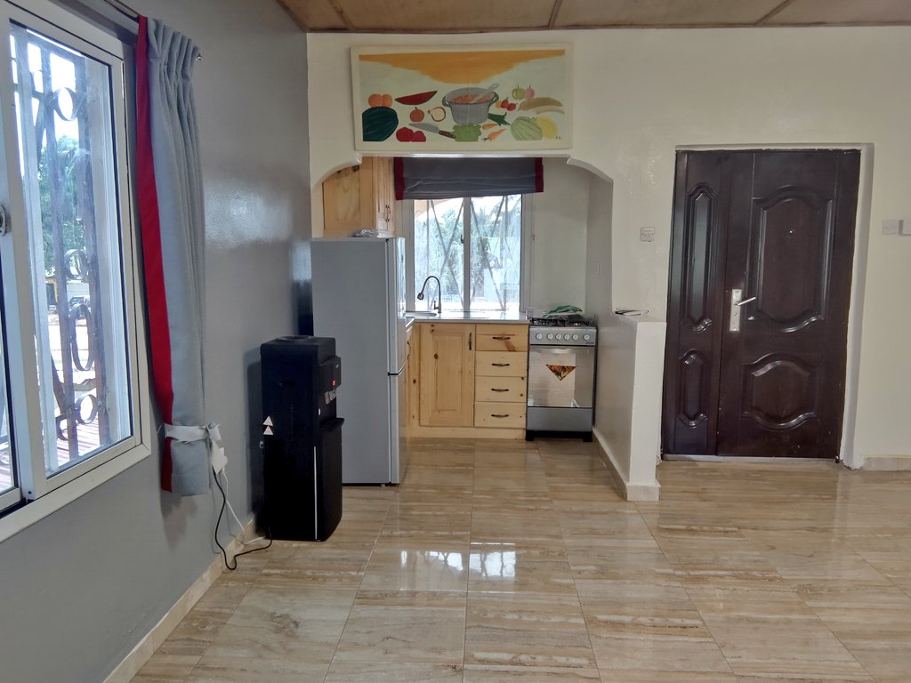 RipThuggery's tweet photo. Beautiful short stay inn located on main road Kololi. Beach 7 min walk, restaurants 1 min walk, mall 7 min drive.

D1800 per night. Security and cleaning deposit. Security deposit paid back after room check. Aps system for 24 hr power.
#Gambia #gambiahotel https://t.co/dP5NGyVz2O https://t.co/6Pgk9H101P