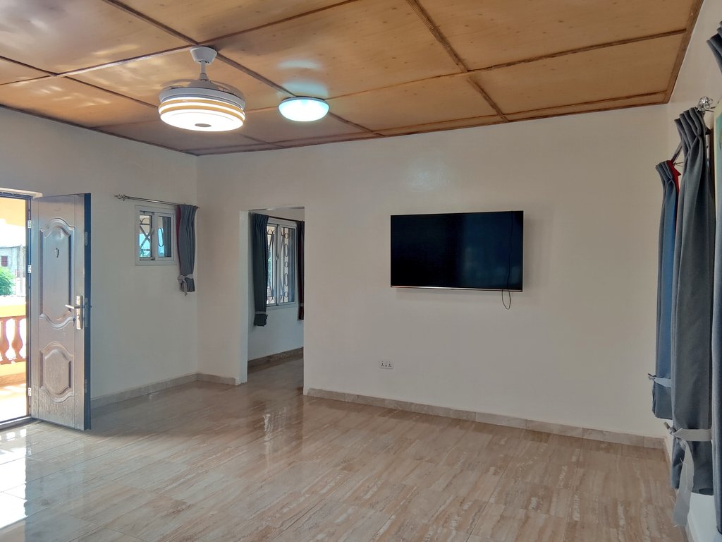 RipThuggery's tweet photo. Beautiful short stay inn located on main road Kololi. Beach 7 min walk, restaurants 1 min walk, mall 7 min drive.

D1800 per night. Security and cleaning deposit. Security deposit paid back after room check. Aps system for 24 hr power.
#Gambia #gambiahotel https://t.co/dP5NGyVz2O https://t.co/6Pgk9H101P