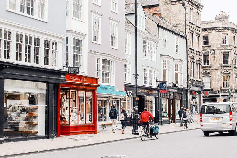 OxfordSBS's tweet photo. A new @ecioxford report has challenged Oxfordshire's key decision makers to embrace a number of new recommendations, aimed at supporting the county's drive towards a #zerocarbon future. https://t.co/Un372uDHHp @UniofOxford #TruePlanet #COP26 https://t.co/DHZiKkKxXe