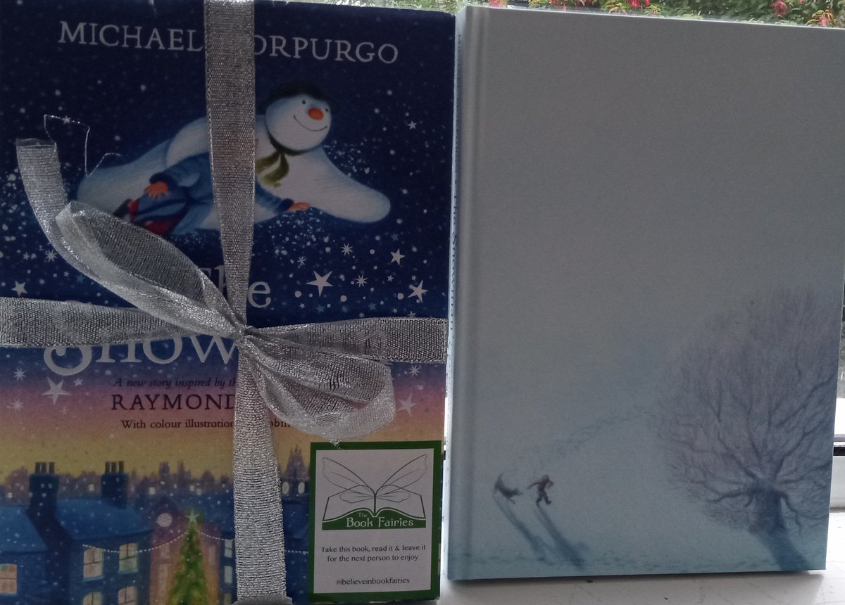 “Far across the world
The villages go by like trees
The rivers and the hills
The forests and the streams…'
2 copies of the new The Snowman will he hidden in Pontefact today.
#ibelieveinbookfairies #MichaelMorpurgo @PuffinBooks #ChristmasBook @TheSnowmanHQ @the_bookfairies