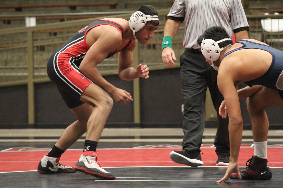 SACDons's tweet photo. SAC Wrestling led 17-16 against Cerritos before forfeiting 3 weight classes due to injuries to fall 34-17 in tonight's dual.
NEXT: The Dons will compete in the ELAC Brawl on Nov. 20th before heading to postseason on Nov. 30th.
#SilvaTrained #SACDons https://t.co/6BtbO4UT5u