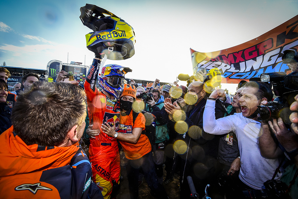 mxgp's tweet photo. Jeffrey Herlings 🏆5 X World Champion! 🎉  This season of the FIM Motocross World Championship will no doubt go down as the most exciting season in history! 

#WorldChampion #MXGP #Motocross https://t.co/PBrNURk129