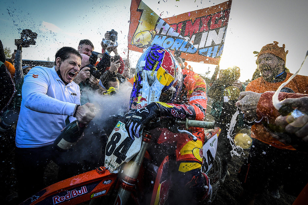 mxgp's tweet photo. Jeffrey Herlings 🏆5 X World Champion! 🎉  This season of the FIM Motocross World Championship will no doubt go down as the most exciting season in history! 

#WorldChampion #MXGP #Motocross https://t.co/PBrNURk129