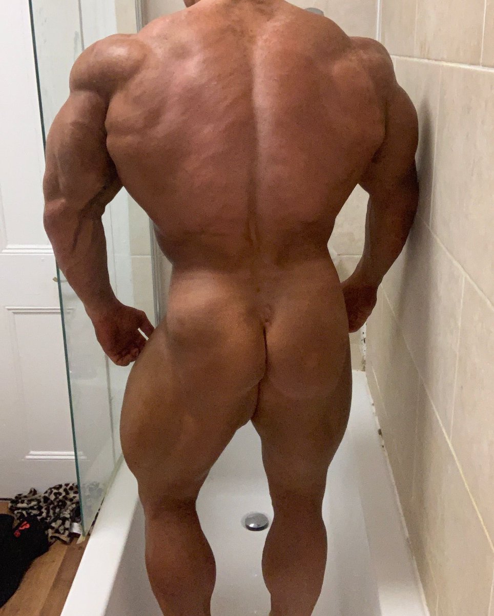 maskbodybuilder's tweet photo. Goooooood morning all you horny fuckers! 😈
Who’s ready for a pre weekend shower with your muscle daddy? 🚿 https://t.co/dHDzXLyDDP