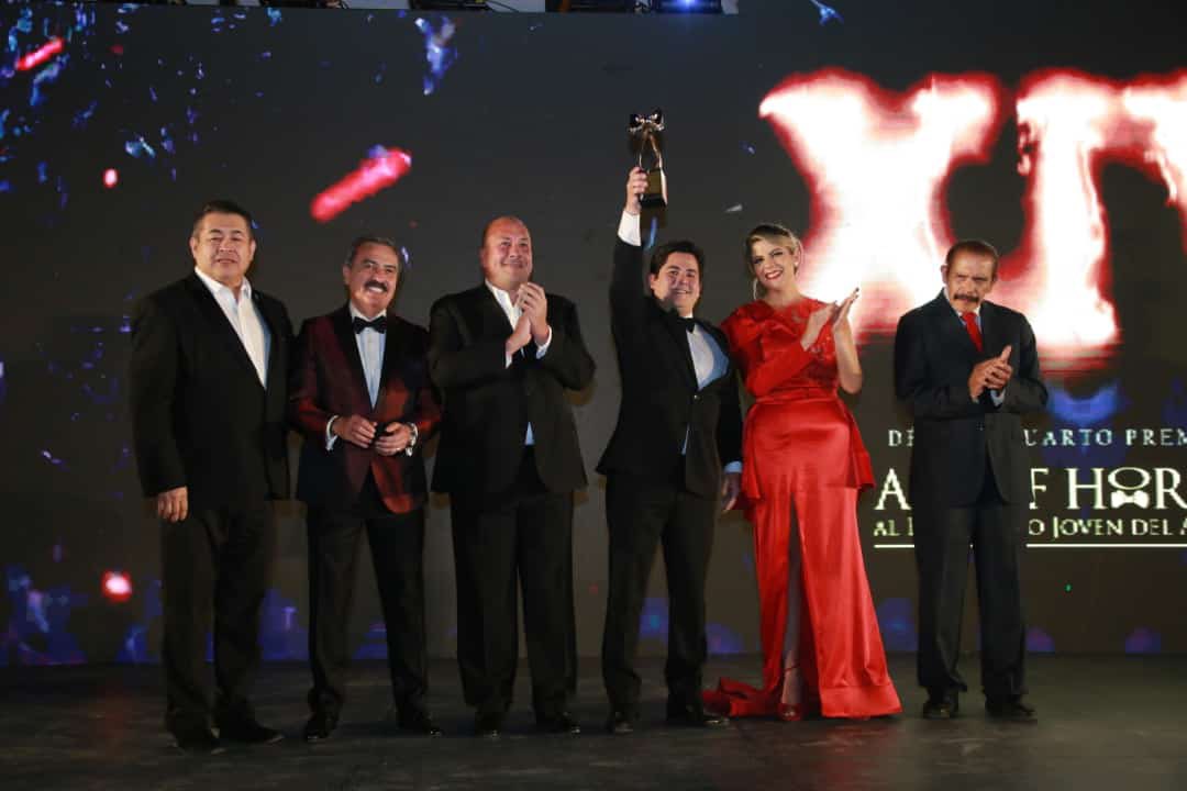 Muchas Felicidades Arturo Cázarez Duarte y a su empresa  Desserto, queda en excelentes manos el 14vo #PremioAdolfHorn entregado por <a href="/CCEJJ/">CCJEJ</a>