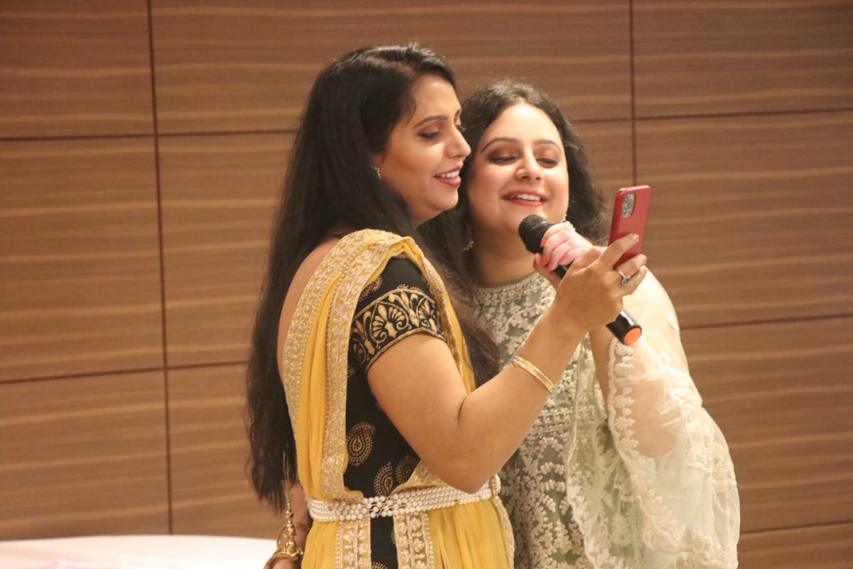 lng_consultancy's tweet photo. And we had a blast at our Kolkata Annual Meet 🎊
.
.
We can't say enough that our Kolkata team is abundant of talent 👌
And meeting the families was a bonus🤩
.
.
#kolkataannualmeet #lngannualmeet #lngkolkata #lngconsultancy #sofwarecompany #diwalicelebrations #shubobijoya https://t.co/hvYyAi1MHf