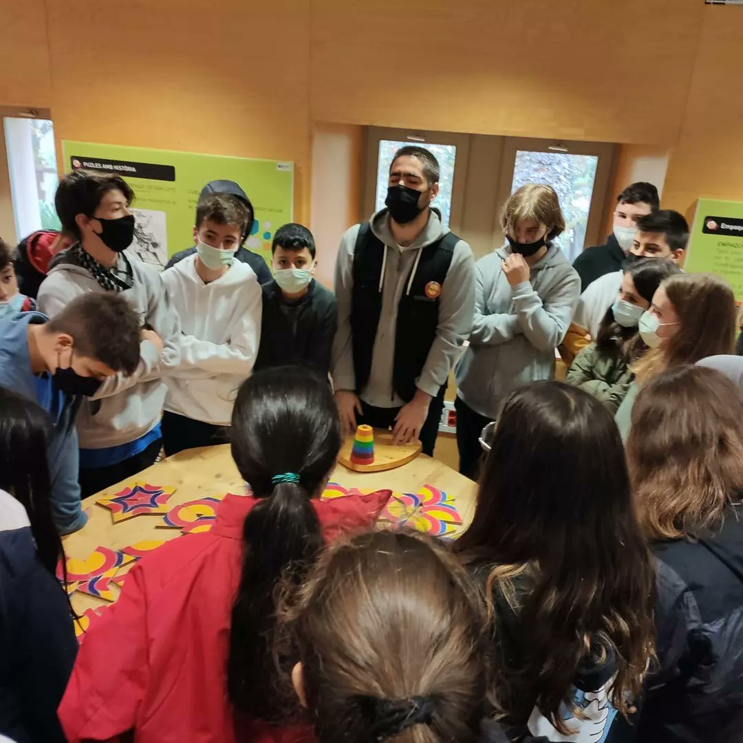 inselcalamot's tweet photo. L'alumnat de 2n d'ESO va visitar ahir el Museu de les matemàtiques.
Que diferents es veuen les mates aquí!
#ESOCalamot #SomCalamot #femsortides #aprenemfent #lesmatesmolen @MMACA_cat https://t.co/Pgc52uNFnJ