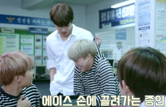 orphicJJK's tweet photo. Jungkook manhandling everything in the sexiest way possible — a thread💫 https://t.co/YL110ndGbs