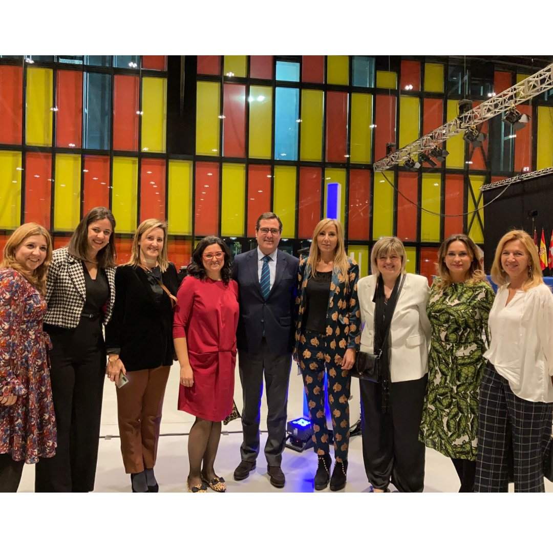 aseleleon's tweet photo. Este año León acoge a los Premios #CEOECYL
🔸 Al acto acudieron las Juntas directivas de las asociaciones integradas en @Feleleon👇🏻
📷 Junta Directiva de #Asele #AntonioGaramendi presidente de la @CEOE_ES y #SantiagoAparicio presidente de @CEOECyL
#empresasdeleon #leonesp https://t.co/wHGDZoCH8o