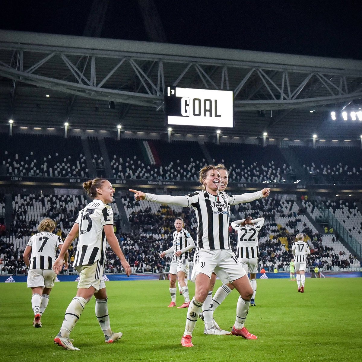 cristianagire's tweet photo. “Ora si può. Ora potete.”  
Oggi potete credere in qualcosa che adesso è possibile vivere.
Ieri c'ero io, c'eravamo noi.
Domani, bambine e ragazze, ci sarete voi.
Ad esultare nel vostro stadio, 
insieme alla vostra gente, 
come il vostro idolo.
BELIEVE, dreams come true. ✨❤️ https://t.co/7oTnOwUx79
