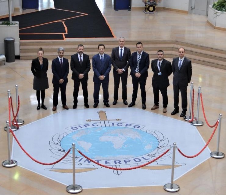 cnsj_fr's tweet photo. Échanges fructueux à Lyon entre la ⁦@cnsj_fr⁩ et ⁦⁦@INTERPOL_HQ⁩ sur la coopération en vue de la coupe du monde de rugby #France2023 et des Jeux #Paris2024 et sur le projet Stadia mis en œuvre depuis 2012 https://t.co/Mu3nUFi88P