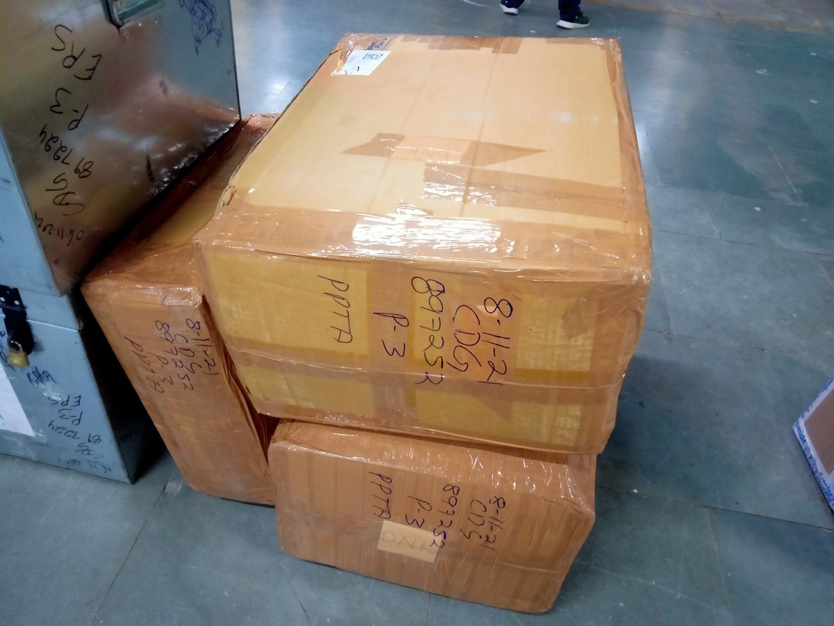 RESO13100319's tweet photo. @IRCTCofficial @Indianrailway18 @RailMinIndia 
I have sent parcel from Chandigarh to Patliputra. Sender and receiver of parcel are different. But ppta station denied giving my parcel without original receipt. I have sent receipt via watsapp. How can I sent receipt 1100km away? https://t.co/avffglP5BE
