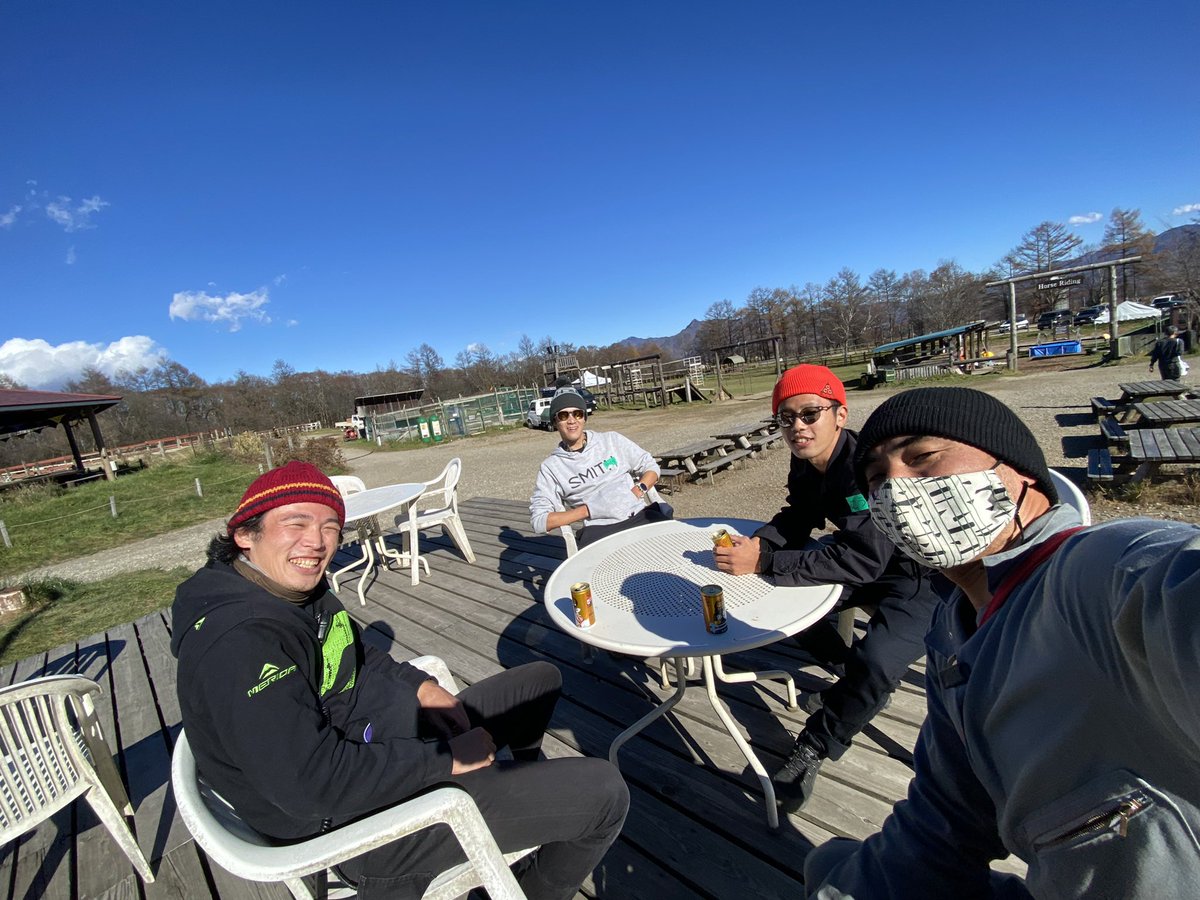 daisukeyanocx's tweet photo. #RaphaSupercross #NobeyamaCX
コース設定2日目。杭打ち完了。
めっちゃ速い人達がキチッとキワまで芝刈りして、刈った芝の処理もしてくれています！
#贅沢だ

@masaru_vibes @KosukeTakeyama @hijirioda https://t.co/BYtAefGX9W