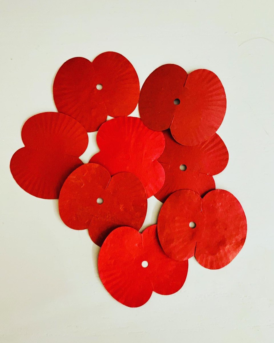 carolvorders's tweet photo. When you go home, tell them of us and say, for your tomorrow, we gave our today 🖤
#LestWeForget 

2012 at the unveiling of Bomber Command Memorial, a red sky of poppies was dropped by @RAFBBMF 

At the going down of the sun 
And in the morning 
We will remember them 
🖤❤️ https://t.co/7IZHE8QRxY
