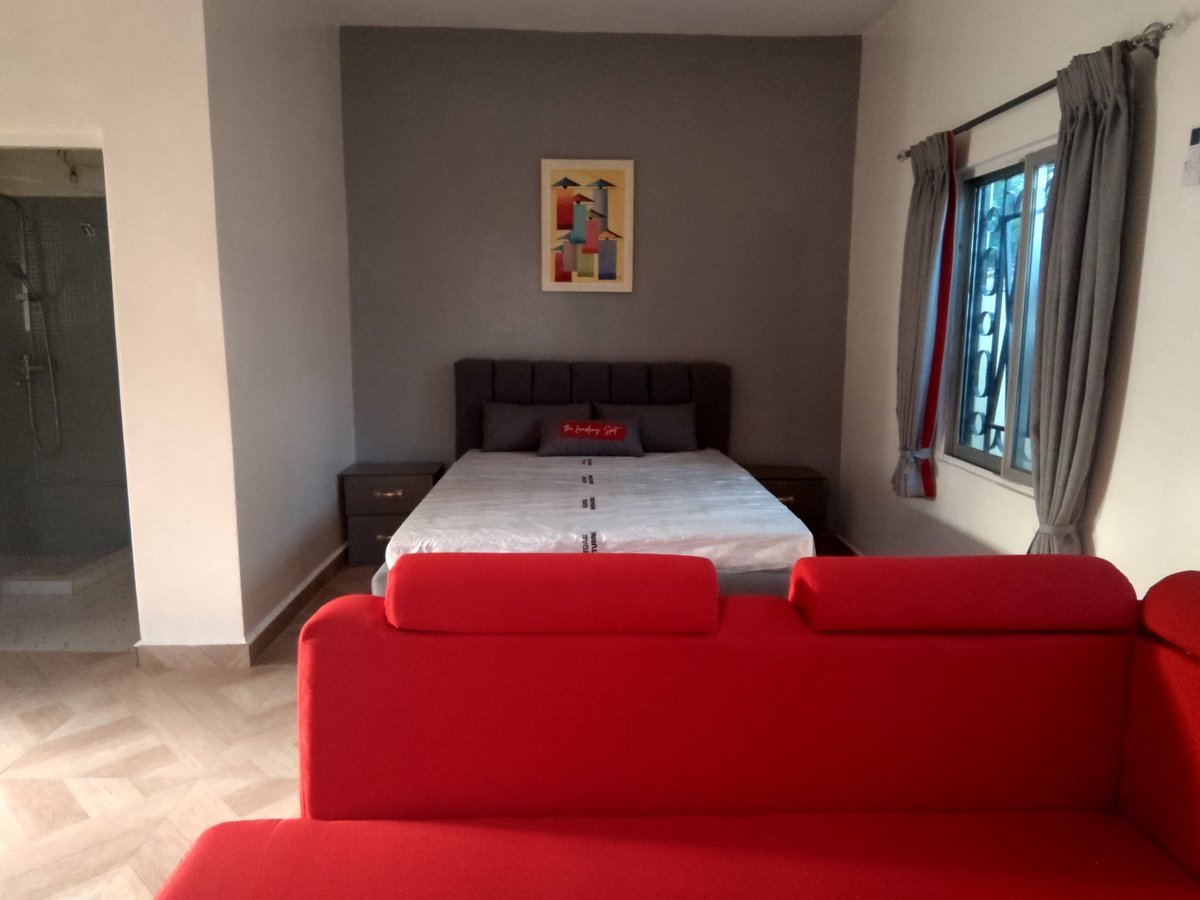 RipThuggery's tweet photo. Beautiful short stay inn located on main road Kololi. Beach 7 min walk, restaurants 1 min walk, mall 7 min drive.

D1800 per night. Security and cleaning deposit. Security deposit paid back after room check. Aps system for 24 hr power.
#Gambia #gambiahotel https://t.co/dP5NGyVz2O https://t.co/6Pgk9H101P