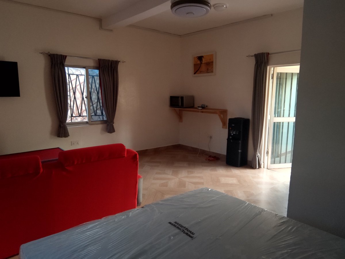RipThuggery's tweet photo. Beautiful short stay inn located on main road Kololi. Beach 7 min walk, restaurants 1 min walk, mall 7 min drive.

D1800 per night. Security and cleaning deposit. Security deposit paid back after room check. Aps system for 24 hr power.
#Gambia #gambiahotel https://t.co/dP5NGyVz2O https://t.co/6Pgk9H101P