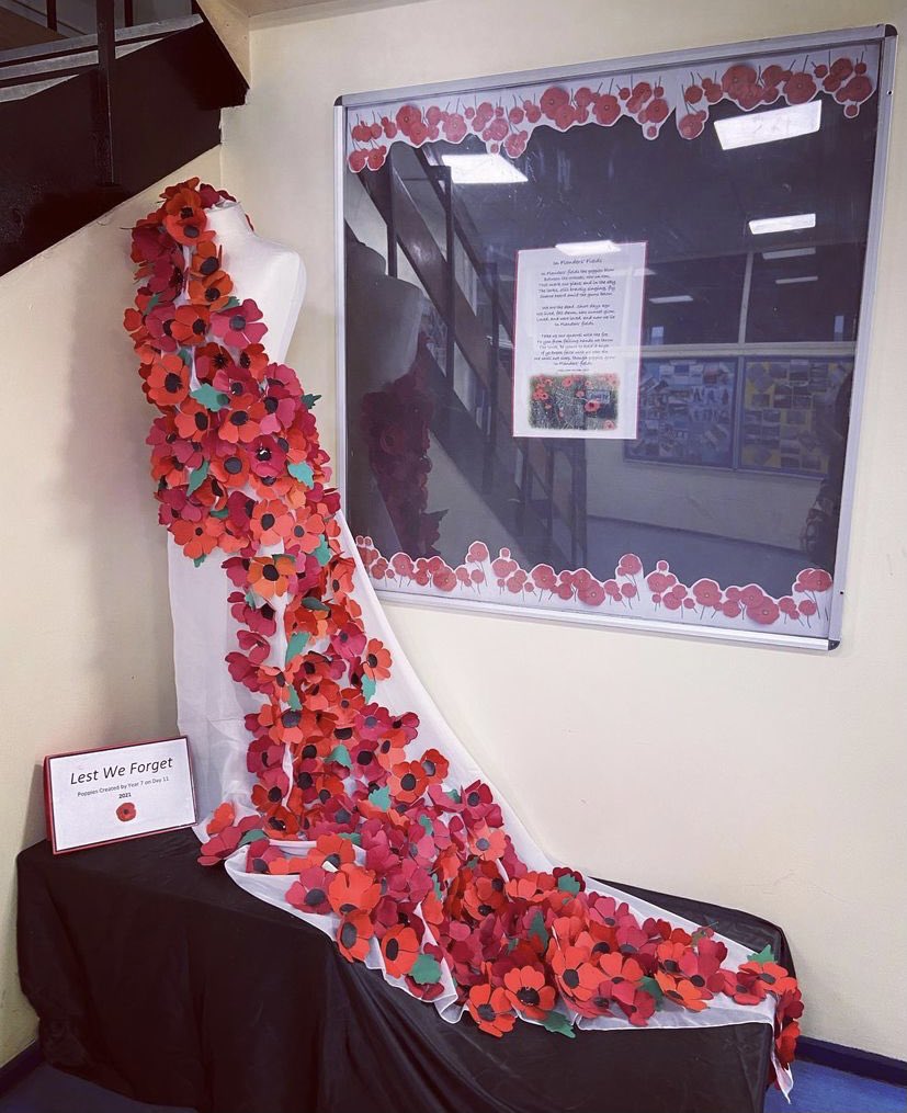 wokinghighart's tweet photo. Lest We Forget. Poppy dress created by Year 7 students @WokingHigh https://t.co/YMORYP5isN