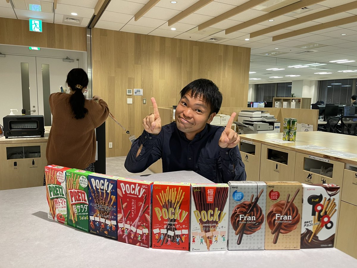 rakko_ch's tweet photo. 今日はポッキーの日っこ。近くのスーパーにあるポッキー全種類買ったっこ。 https://t.co/fKQssGU3M0