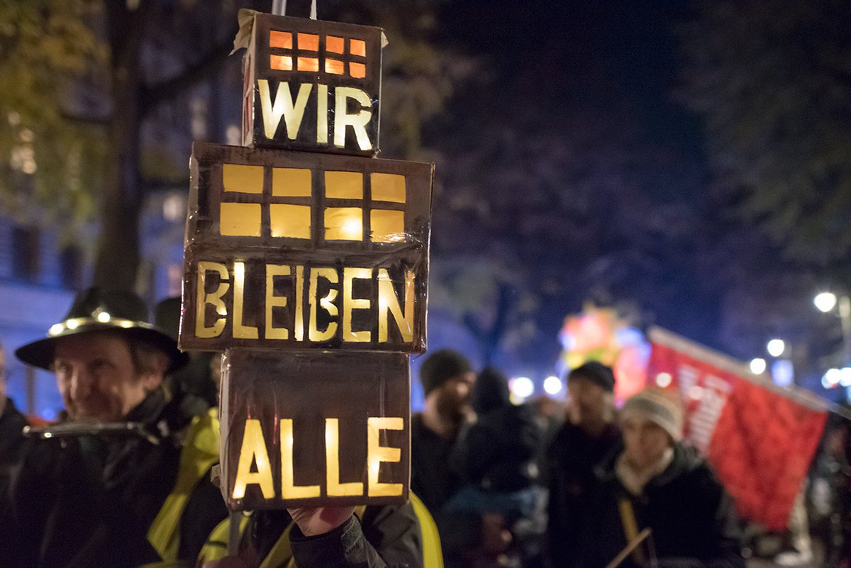 bizimkiez's tweet photo. #Verdrängung? Da werden wir zum #Kiezdrache! 
Sa 13.11. | 17 Uhr Heinrichplatz |🐲#Miete runter | ❤️Kita, Kino, Kneipe, alle bleiben | ✊#Eigenbedarf haben wir selbst |🥁Nach dem Urteil erst recht: #Vorkaufsrecht stärken, Kommunalisieren, Vergesellschaften
https://t.co/RYLMKv1rNm https://t.co/87LPqGbwD4