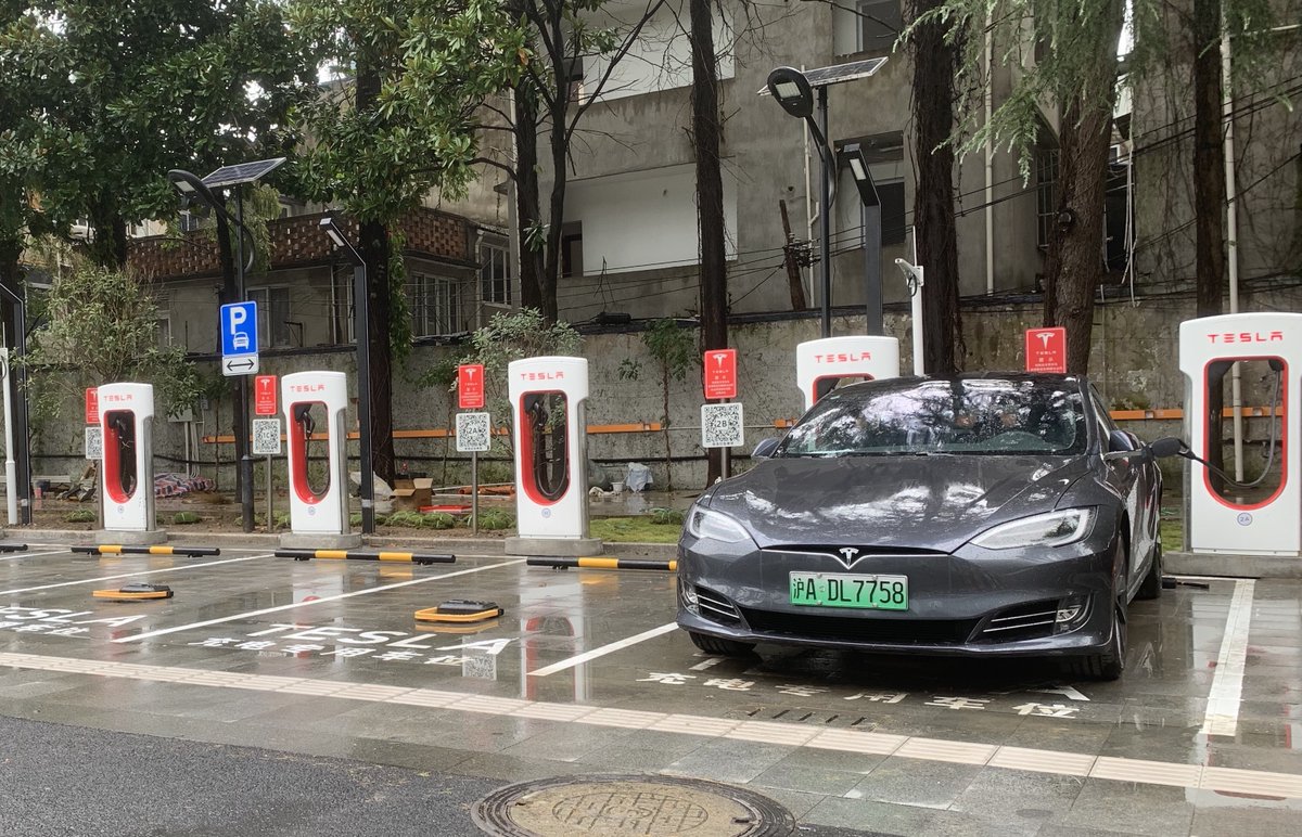 Tesla Charging tweet media