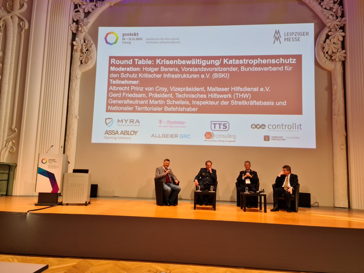 pvt_news's tweet photo. Podiumsdiskussion auf der Veranstaltung #protekt der #Leipziger Messe in Zusammenarbeit mit dem #bski und dem #VfS https://t.co/ij9HnPY8fG