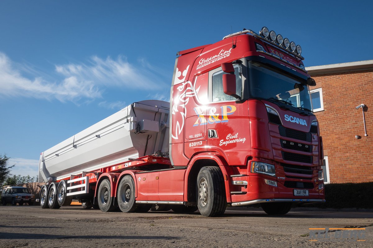 Kel_Berg's tweet photo. X & P McGuigan Civil Engineering took delivery of their new T100 aggregate tipping trailer earlier this week. It's certainly a match for their Scania S730 tractor unit. Thanks to Paul for working with us, we appreciate your business.
#aggregates #kelberg #edbro #construction https://t.co/kSzpVsJwWs