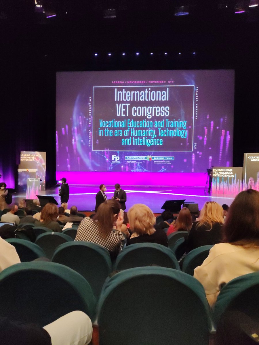 Lanbide heziketako nazioarteko kongresua. ERALDI taldea erronka berrien aurrean erne!! #konpetentziadigitala <a href="/fpbidasoa/">CIFP BIDASOA LHII</a> <a href="/tknika/">Tknika</a>