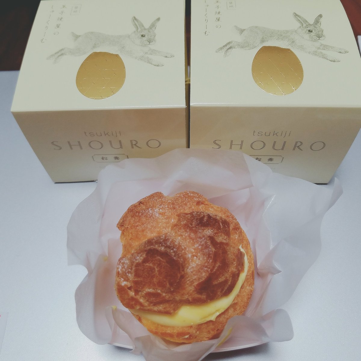 _Luvmilk's tweet photo. 玉子焼き専門店のだから
カスタードが美味しかった🤤
#つきぢ松露
#SHOURO
#シュークリーム
#プリンも買ってきた🍮
#これ実は今日初めての食事 https://t.co/419yrs9zGL