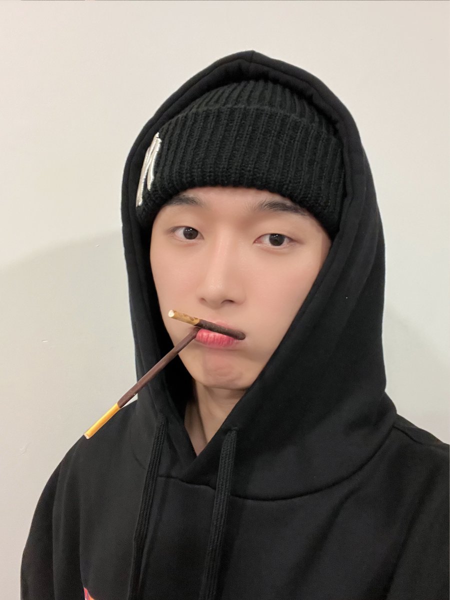 OmegaX_members's tweet photo. [#OX]

포애기 빼빼로 주고 싶은데 
대신 사진으로🥺
1111

#OMEGA_X #오메가엑스 #재한 https://t.co/JS3DpEdhNx