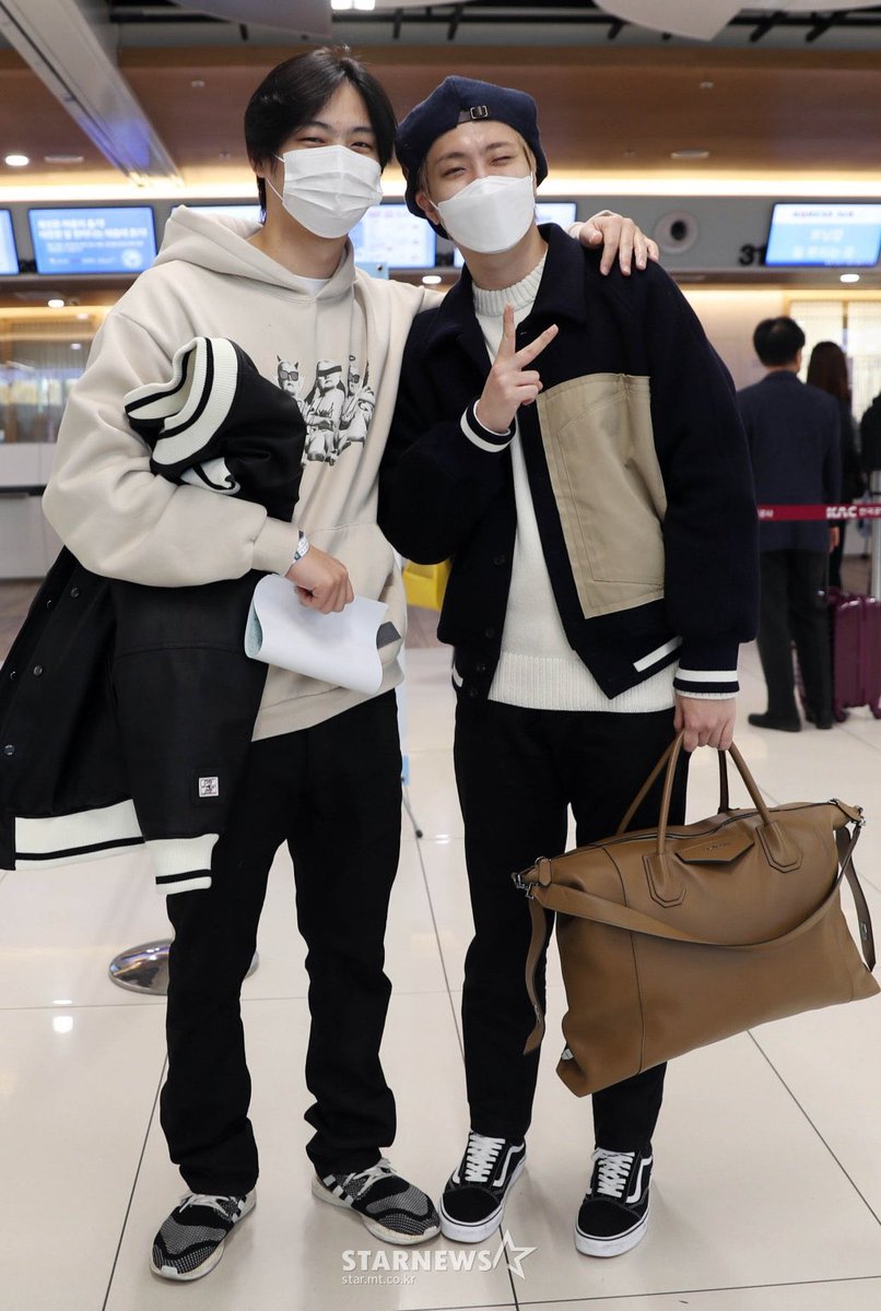 praewadio's tweet photo. โอ้ยๆๆๆๆๆๆๆๆ คือแบบงานคู่กันอะ แล้วแบบบินไปพร้อมกันอะ เออไม่ได้เห็นกัซบินมากกว่า1คนมานานเท่าไรแล้วอะ จะร้องงงงงงง😭😭😭😭😭😭😭😭😭😭😭😭 https://t.co/BhYbo1r1fO