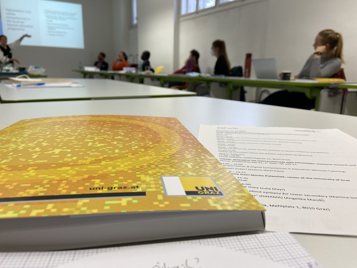dikola_mlu's tweet photo. Start unseres #DiCoTe Meetings: Drei Tage lang tauschen wir uns mit unseren Partner*innen  der @UniGraz u. @unitartu zur digitalen Transformation in der Lehrer*innenbildung aus. Im Fokus heute stehen Forschungsperspektiven der österreichischen Lehrer*innenbildung. 
!B https://t.co/WIywbOr0D3