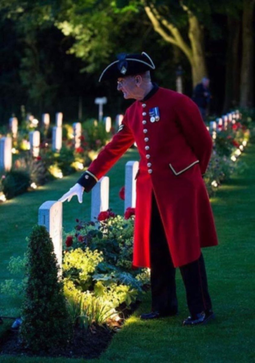 This is the picture that should be all over the internet today, please please share. Least we forget Rest in peace ❤️